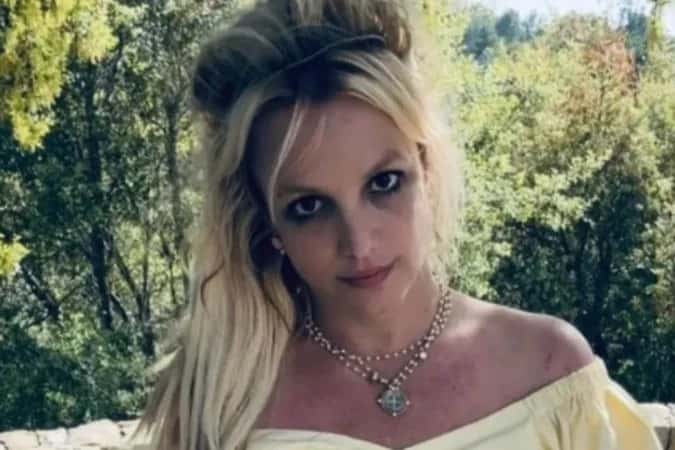 Britney Spears é internada voluntariamente e motivo vem à tona