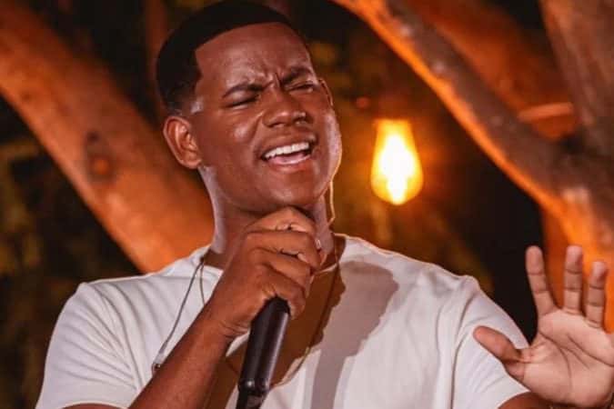 Equipe de cantor Netto Brito sofre descarga elétrica durante show