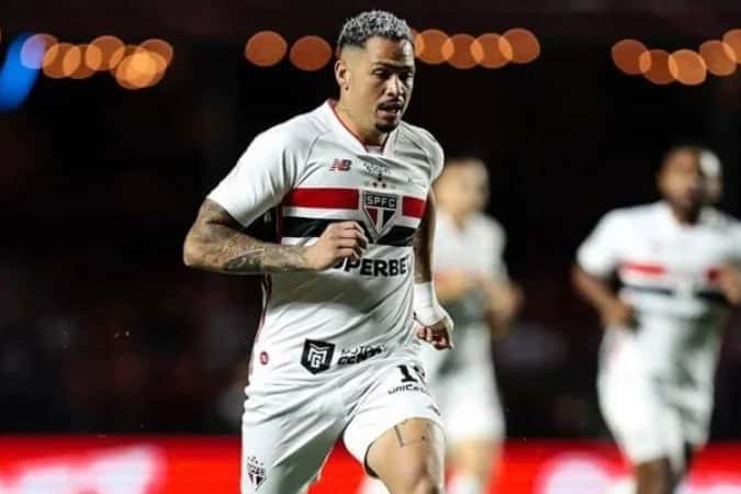 São Paulo perde gols, ouve vaias, mas vence Juventude na Copa do Brasil