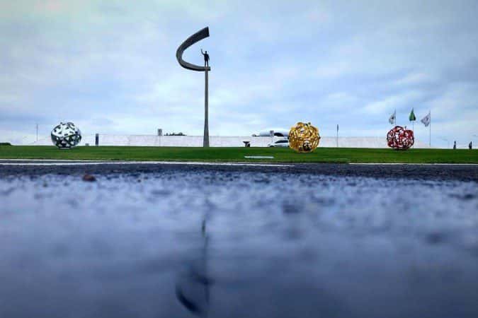 Fim de semana no DF será de calor e céu encoberto