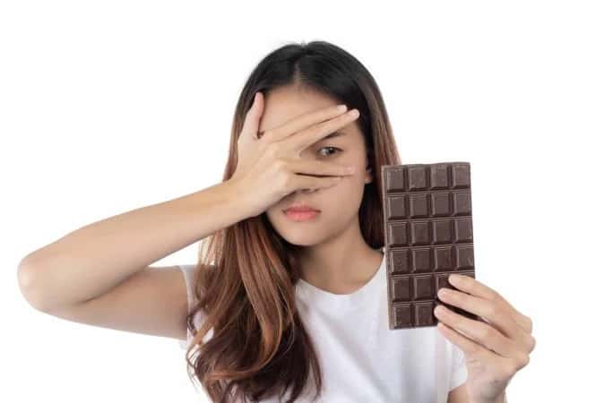 Chocolate na Páscoa afeta a pele? Veja cuidados essenciais
