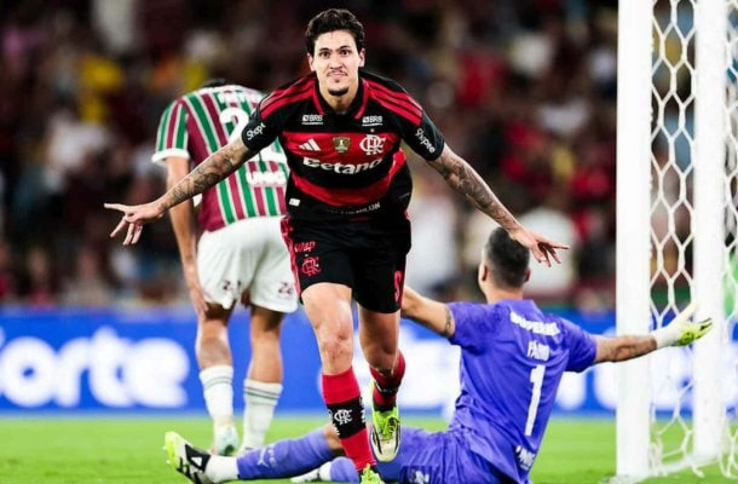 Flamengo vence Fluminense por 2 x 1 e é vice-líder