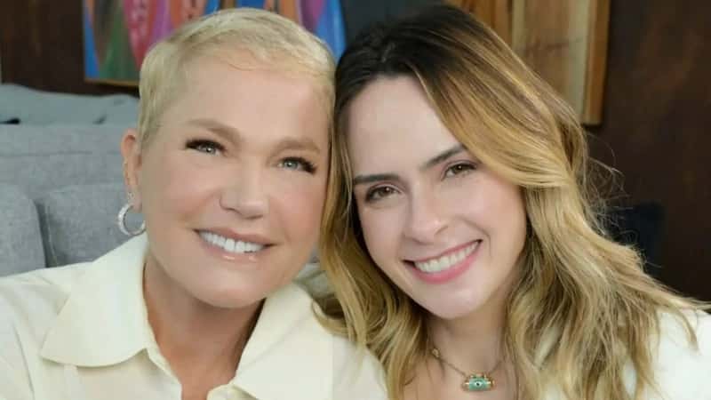 Ana Paula Renault se emociona ao conhecer Xuxa Meneghel na Globo