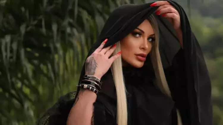 Andressa Urach se joga em nova profissão e lança álbum musical