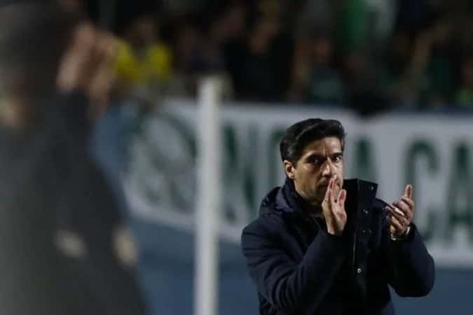 Abel se desculpa por gesto na Libertadores e exalta reservas do Palmeiras