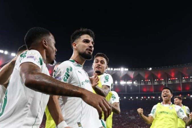 Palmeiras bate Flamengo por 3 x 0 e dispara na liderança do Brasileirão