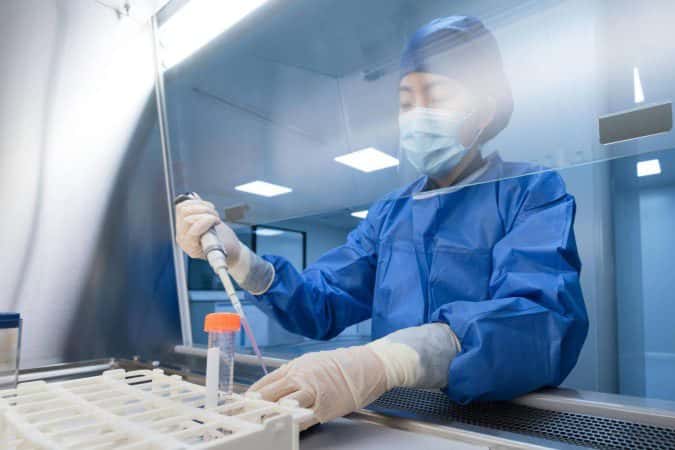 Vacina britânica contra Ebola pode ficar pronta para testes em meses