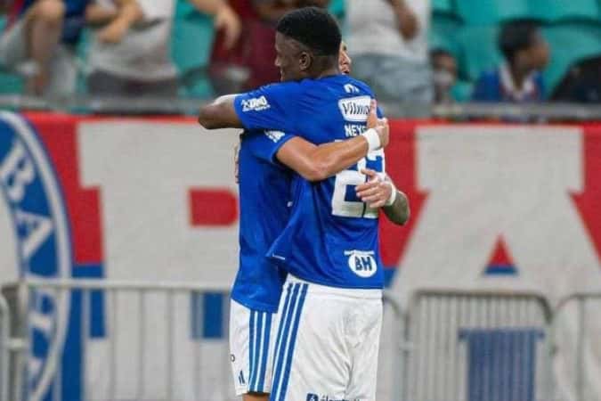 Brasileirão: De virada, Cruzeiro derrota o Bahia e sobe na classificação