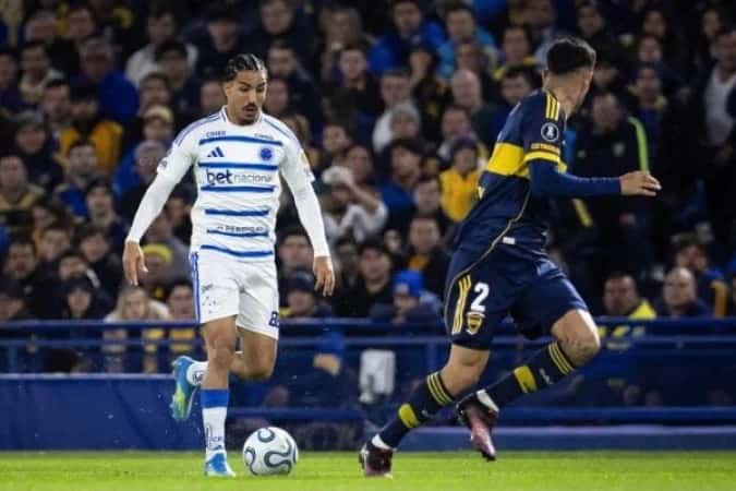 Cruzeiro arranca empate com Boca na Bombonera e fica perto da classificação
