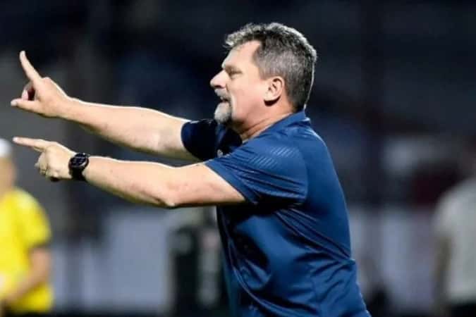 Chapecoense demite o técnico Fábio Matias