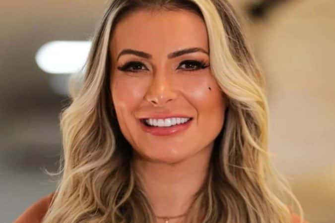 Crise de mania: o que é o sintoma da doença diagnosticada em Andressa Urach