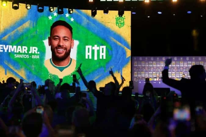 Torcedores brasileiros ‘enlouqueceram’ com ‘conto de fadas’ de Neymar, diz jornal britânico