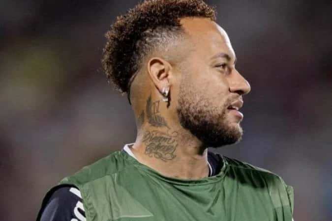 Sul-Americana: Neymar marca e abraça Robinho Jr em jogo do Santos