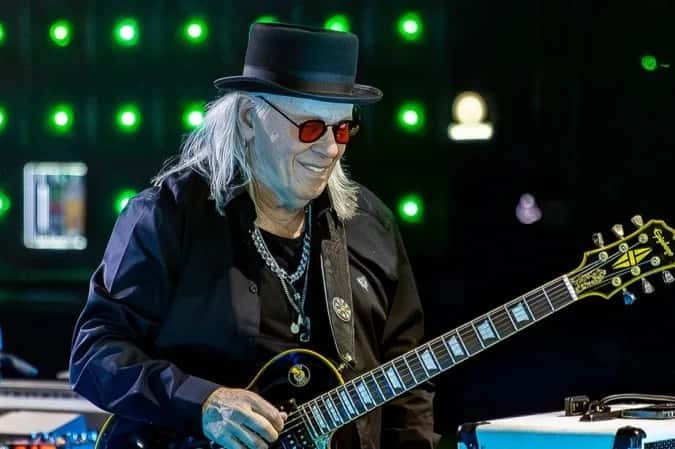 Morre o guitarrista Luiz Carlini, lenda do rock nacional, aos 73 anos