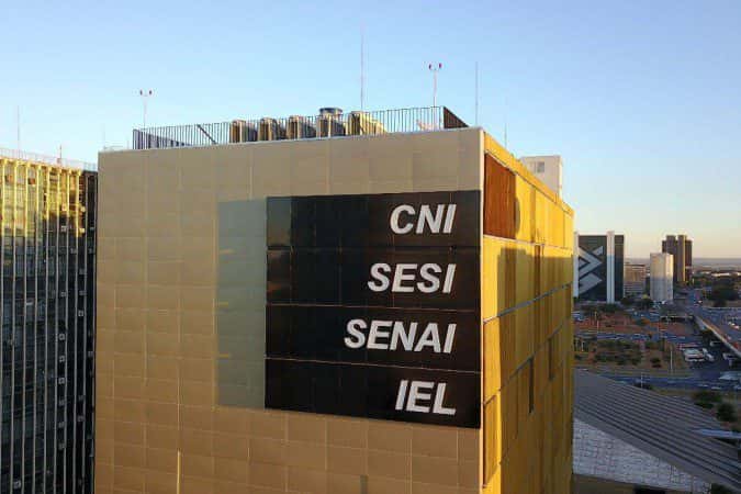 CNI entra com ação contra o fim da “taxa das blusinhas”