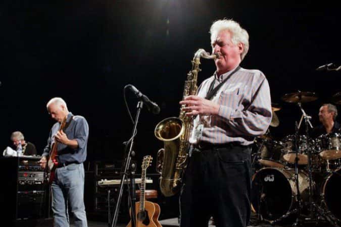 Morre Dick Parry, saxofonista de Pink Floyd, aos 83 anos