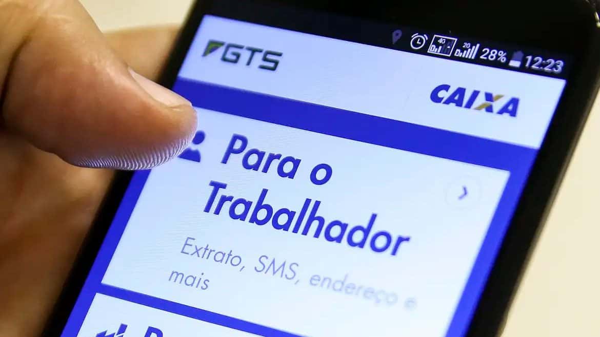 FGTS para quitar dívidas: vale a pena usar o fundo de garantia?
