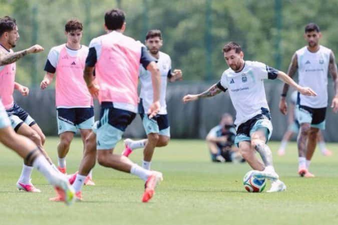 Scaloni testa duas formações para a estreia da Argentina na Copa