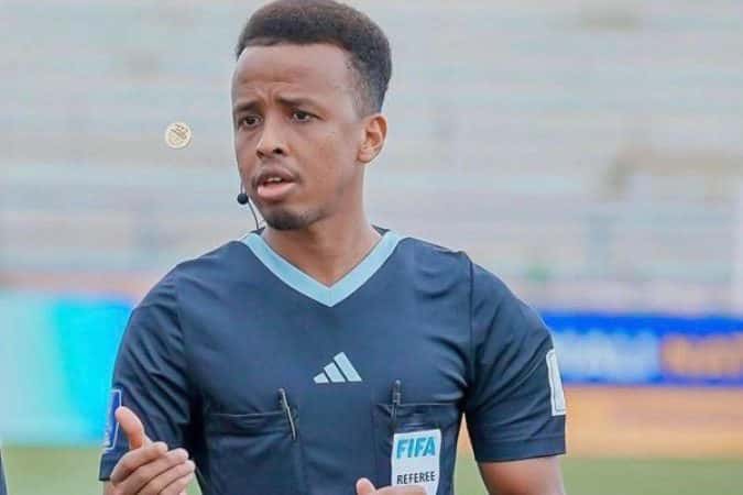 Fifa confirma corte oficial de árbitro africano barrado nos EUA