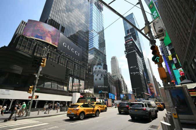 Tiros causam correria na Times Square, Nova York; suspeito é detido