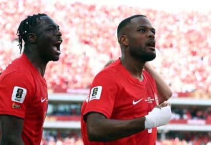 Canadá empata com a Bósnia no fim pelo primeiro jogo de Copa no país