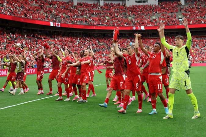 Suíça vence Canadá por 2 x 1 e avança como líder do Grupo B