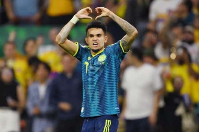 Colômbia toma susto, mas se recupera e vence o Uzbequistão na estreia na Copa