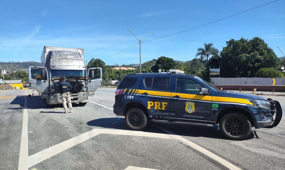 PRF flagra adolescente de 14 anos dirigindo caminhão na 381 em MG