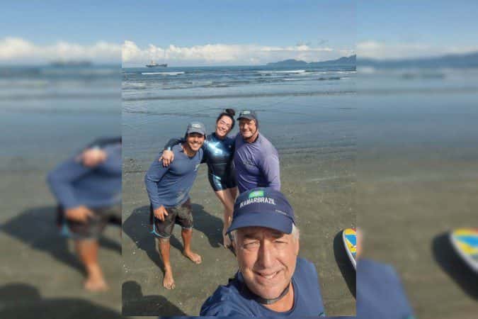 Professor revela bastidores das aulas de surfe de Torloni
