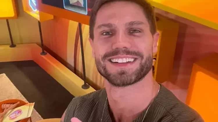 Jonas Sulzbach se recusa a tirar foto com ex-BBB e gera climão