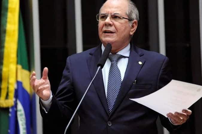Avião com deputado faz pouso forçado em fazenda no Maranhão