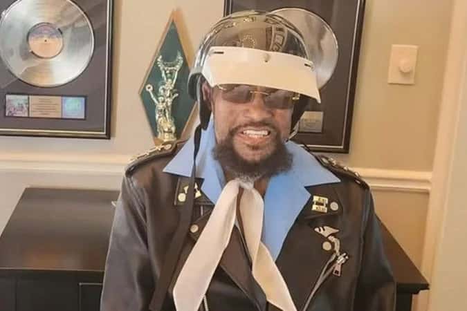 Morre Victor Willis, vocalista do Village People, aos 74 anos