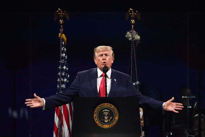 Fifa anula suspensão de atacante dos EUA e Trump comemora