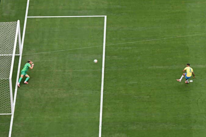 Brasil perde pênalti em tempo regulamentar de Copa após 40 anos