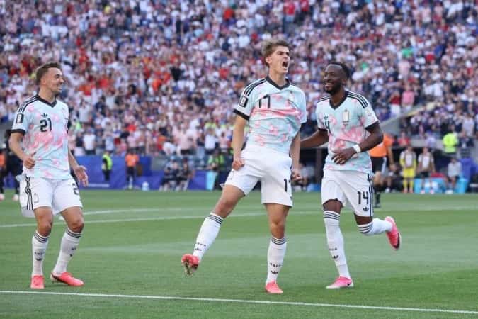Anfitriões se despedem nas oitavas, entre os piores desempenhos da história