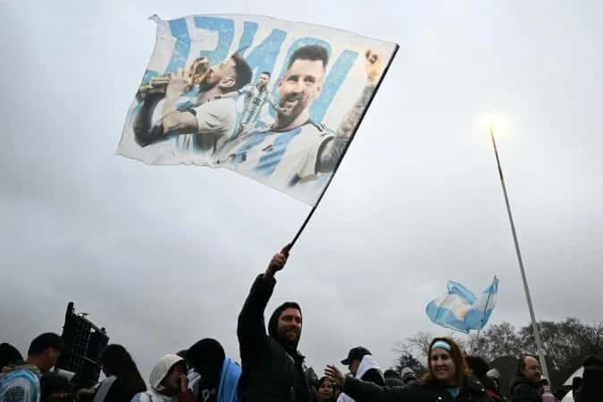 Messi chega à Argentina para descansar em Rosário com sua família após Copa
