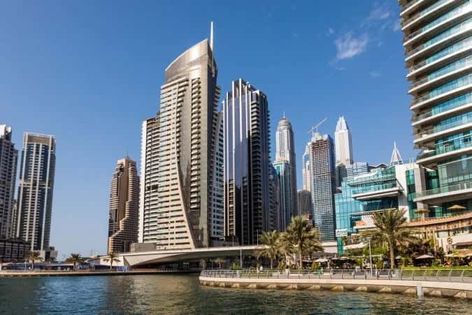 Modelo brasileira morre após cair do 27º andar em Dubai