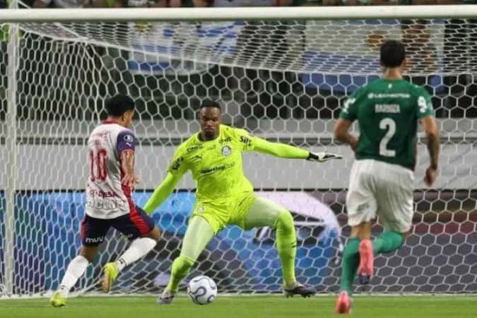 Carlos Miguel não se abala e prevê Palmeiras nas quartas da Libertadores