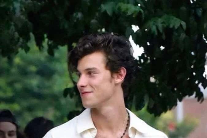Cantor Shawn Mendes participa de culto evangélico em São paulo