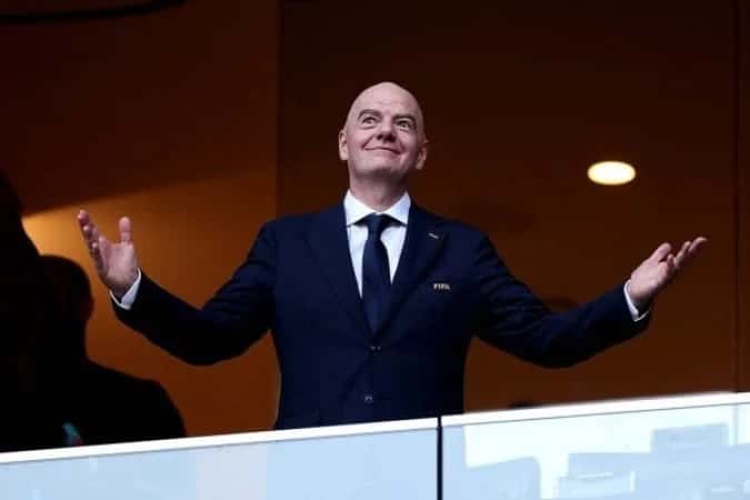 Uefa estuda torneio mundial de seleções sem a Fifa, diz jornal