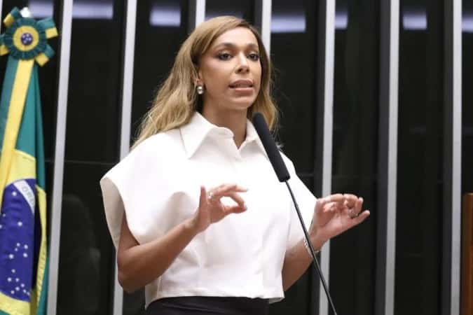 Justiça mantém direito de resposta de Erika Hilton contra Ratinho