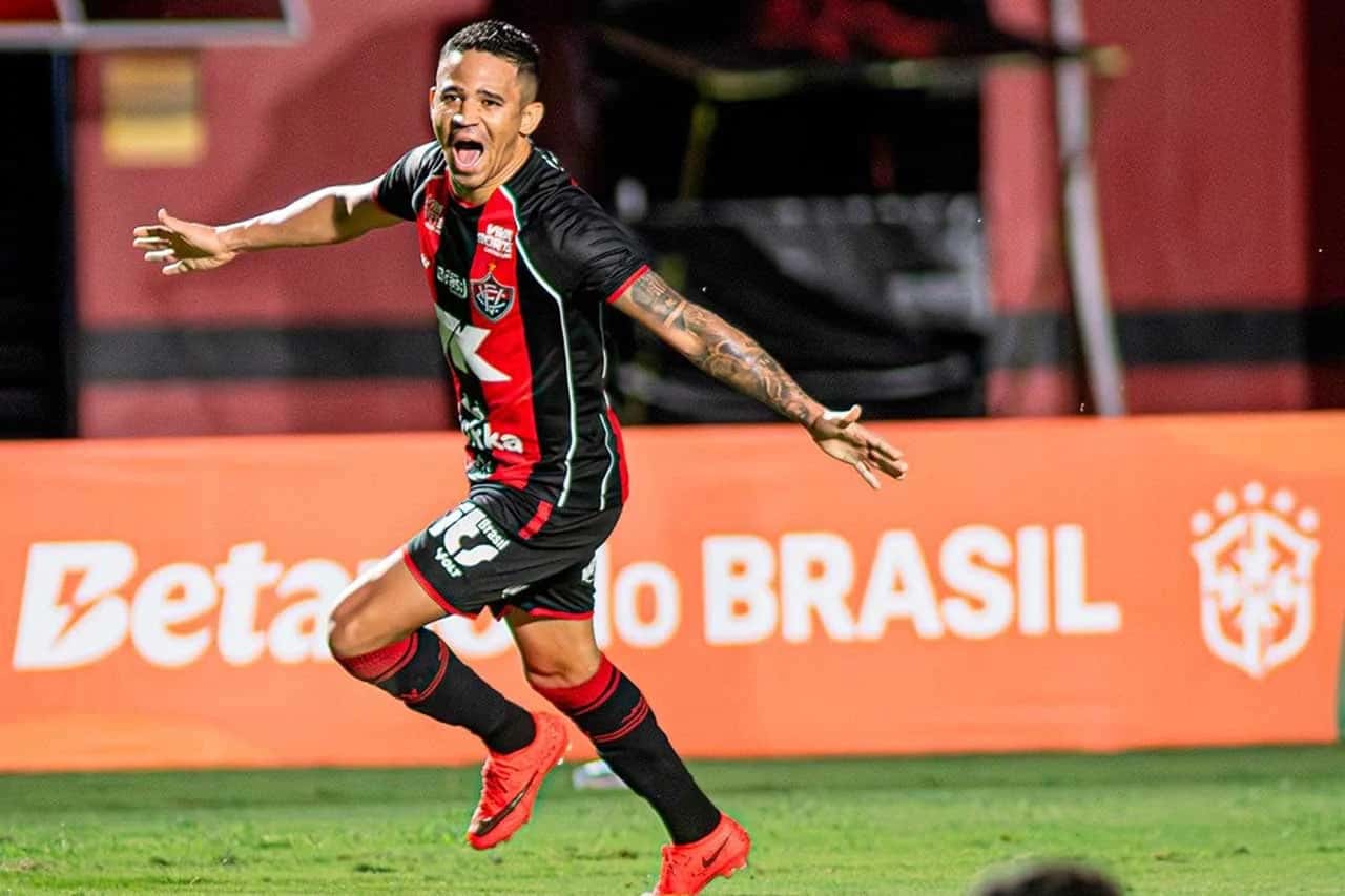 Vitória goleia o Athletico e carimba vaga nas quartas da Copa do Brasil