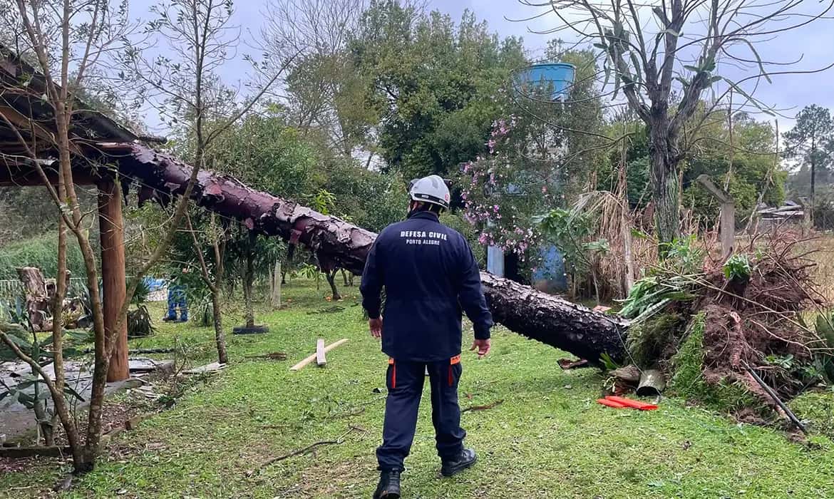 Sul, Sudeste e Centro-Oeste têm alerta para tempestades e vendavais
